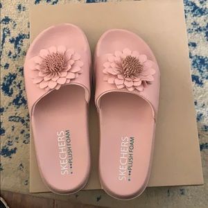 Sketchers pink foam slides